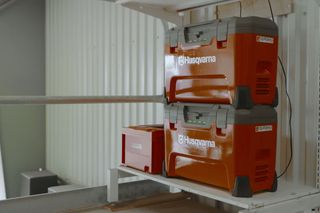 Maleta Carregadora de Bateria Husqvarna 40-C1000X4 16x9, PT