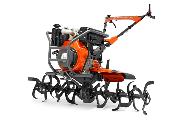 用于土壤耕作的具有多个耙齿的 Husqvarna 富世华微耕机的侧视图。