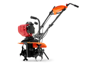 Zijaanzicht van een Husqvarna tuinfrees met ergonomische handgrepen en roterende messen.