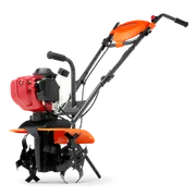 Zijaanzicht van een Husqvarna tuinfrees met ergonomische handgrepen en roterende messen.