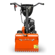 HUSQVARNA TR 430. Vista trasera de un producto de construcción con manillar y etiquetas de advertencia.