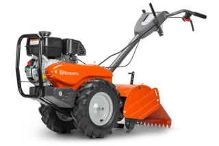 HUSQVARNA TR 430. Vista lateral de una motoazada Husqvarna con ruedas robustas y un motor potente.