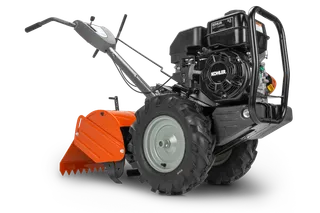 HUSQVARNA TR 430. Vista lateral de una motoazada Kohler con neumáticos resistentes y bastidor de protección.