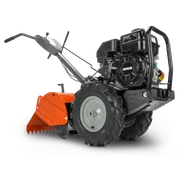 HUSQVARNA TR 430. Vista lateral de una motoazada Kohler con neumáticos resistentes y bastidor de protección.
