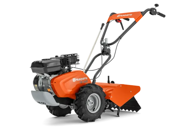 Oldalnézetben egy ergonomikus fogantyúval és robusztus kerekekkel rendelkező Husqvarna kormányrúd.