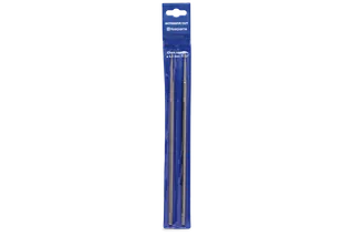 Vue de face d’une lime pour tronçonneuse Husqvarna livrée dans l’emballage.