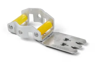 Ovanifrån av ett metalltillbehör med gula rullar, som eventuellt används för bygg- eller trädgårdsarbete.