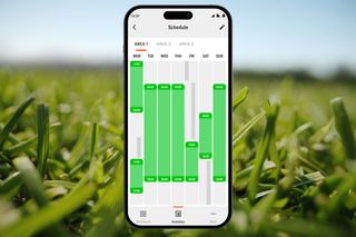 Smartphone exibindo um aplicativo de gerenciamento de horários com horários para diferentes dias da semana.