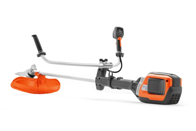 Vista lateral de una desbrozadora a batería Husqvarna con mango ergonómico.