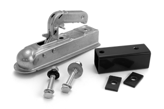 Pealtvaade haagise haakeseadise koostust koos poltide ja musta kinnitusklambriga.