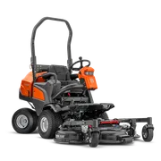 Vue de face d’une tondeuse à coupe frontale Husqvarna professionnelle avec carter de coupe.