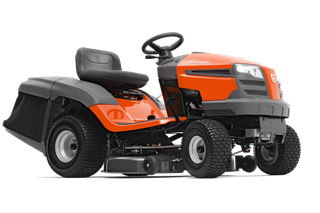 มุมมองด้านข้างของเครื่องตัดหญ้าแบบนั่ง Husqvarna พร้อมดาดฟ้าตัดที่มองเห็นได้