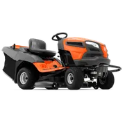 HUSQVARNA TC 238. มุมมองด้านข้างของเครื่องตัดหญ้าแบบนั่ง Husqvarna พร้อมดาดฟ้าตัด
