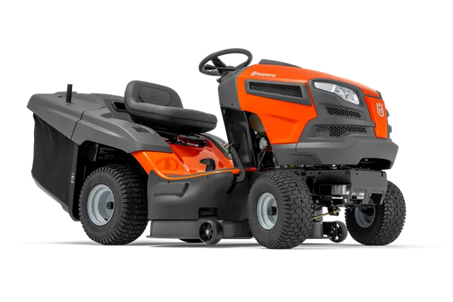Seitenansicht eines Husqvarna Aufsitzrasenmähers mit Grasfangkorb.