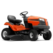 Vista lateral de un tractor cortacésped Husqvarna con equipo de corte.