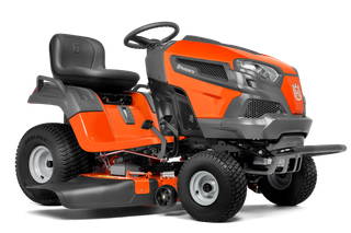 มุมมองด้านข้างของเครื่องตัดหญ้าแบบนั่งเล่น Husqvarna