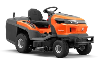 Vy från sidan av en Husqvarna åkgräsklippare med klippaggregat.