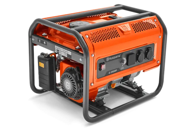 Vista lateral de un generador portátil Husqvarna con el panel de control y los componentes del motor visibles.