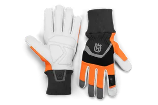 Framifrån av Husqvarnas skyddshandskar med förstärkta handflator och ribbade muddar.