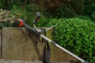 Feature-benefit film 220iR Grass trimmer 16x9 SK