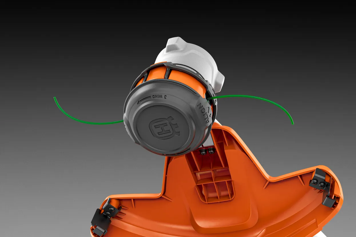 Manufacturer detail of the Husqvarna 320iL cutting head. Rapid Replace loading is a manual align, feed and twist procedure—not powered winding.