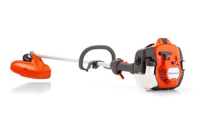HUSQVARNA 524L. Side view of a Husqvarna grass trimmer, showcasing its handle and engine compartment.
