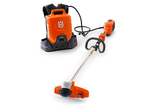 Husqvarna 富世华背负式电池和割灌机的前视图,展示了设计和组件。