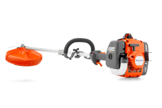 Set fra siden af en Husqvarna-græstrimmer med ergonomisk håndtag og motor.