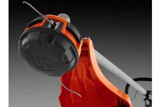 Close-up view of a trimmer head with visible cutting lines.