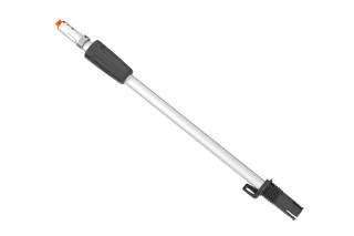 Gardena teleskopinės rankenos sodo įrankiams vaizdas iš šono.