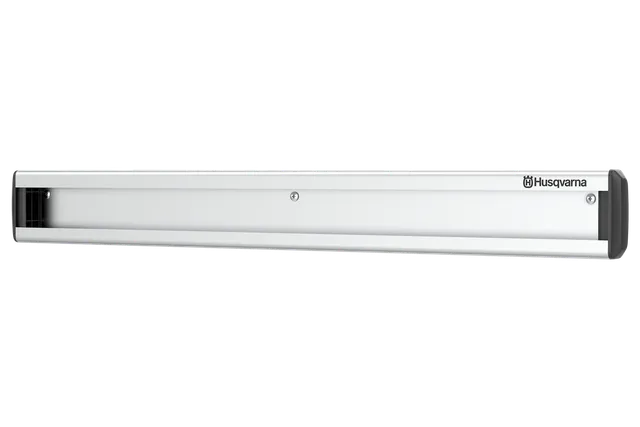Vue latérale d’un produit Husqvarna Linear avec points de fixation.
