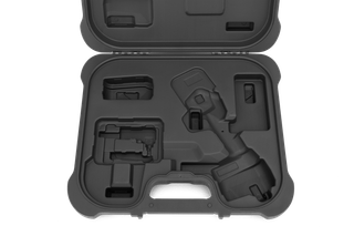 Bovenaanzicht van een draagkoffer met vakken voor gereedschap en accessoires voor een accuschaar.