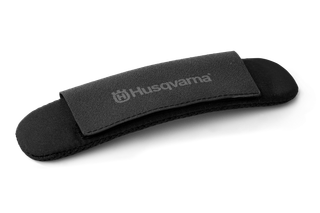 Manchon de protection estampillé Husqvarna, présenté en studio.