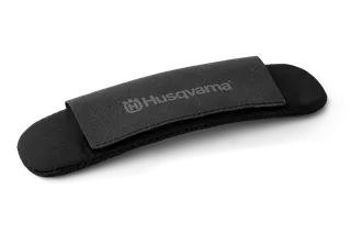 Manchon de protection estampillé Husqvarna, présenté en studio.