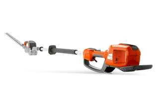 Sidovy av en batteridriven Husqvarna-häcksax med utökad räckvidd.