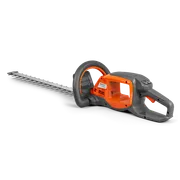 Widok z boku nożyc do żywopłotu z ergonomicznym uchwytem i ostrzem tnącym.