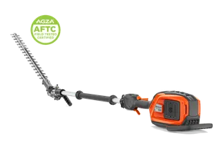 Side view of a Husqvarna battery pole hedge trimmer with telescopic shaft, AGZA AFTC badge.