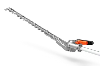 Husqvarna HTF52D Hedge Trimmer Attachment. Imagen de estudio de un cortasetos con hoja y mango visibles.