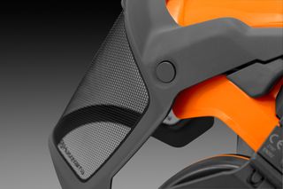 Nahaufnahme eines Husqvarna-Produkts mit seiner Netzkomponente.