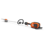 Husqvarna 530iPX Mark II. Zijaanzicht van een stoksnoeizaag met kettingzaagkop op een lange as, studioproductafbeelding.