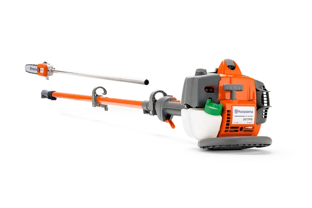 Set fra siden af en Husqvarna-stangsav med forlænget rækkevidde.