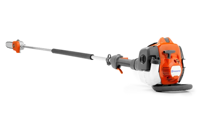 Vista lateral de una motosierra de poda Husqvarna con un mango de largo alcance.