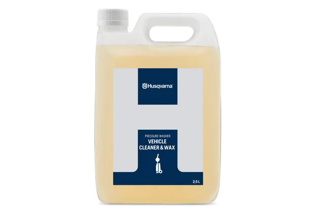 Vy framifrån av en Husqvarna-högtryckstvätt, fordonsrengöringsmaskin och vaxbehållare.