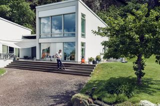 Mycie schodów myjką ciśnieniową Husqvarna