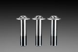 Drie metalen constructieboren met cilindrische assen en platte bovenkanten.