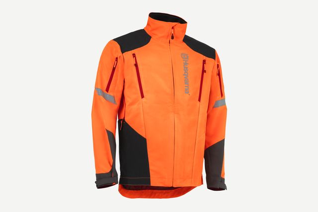 Vue de face d’une veste de travail Husqvarna avec plusieurs poches et bandes réfléchissantes.