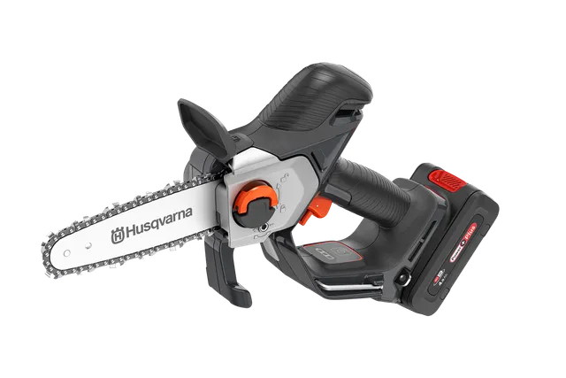 En batteridrevet grenkutter sett fra siden