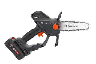 Vy från sidan av en batteridriven Husqvarna-kvistsåg.
