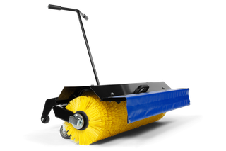 Seitenansicht einer Kehrmaschine mit einer großen rotierenden Bürste und einem Griff.