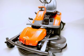 Rider 300-series with snow blade 1m36s 16:9 MASTER